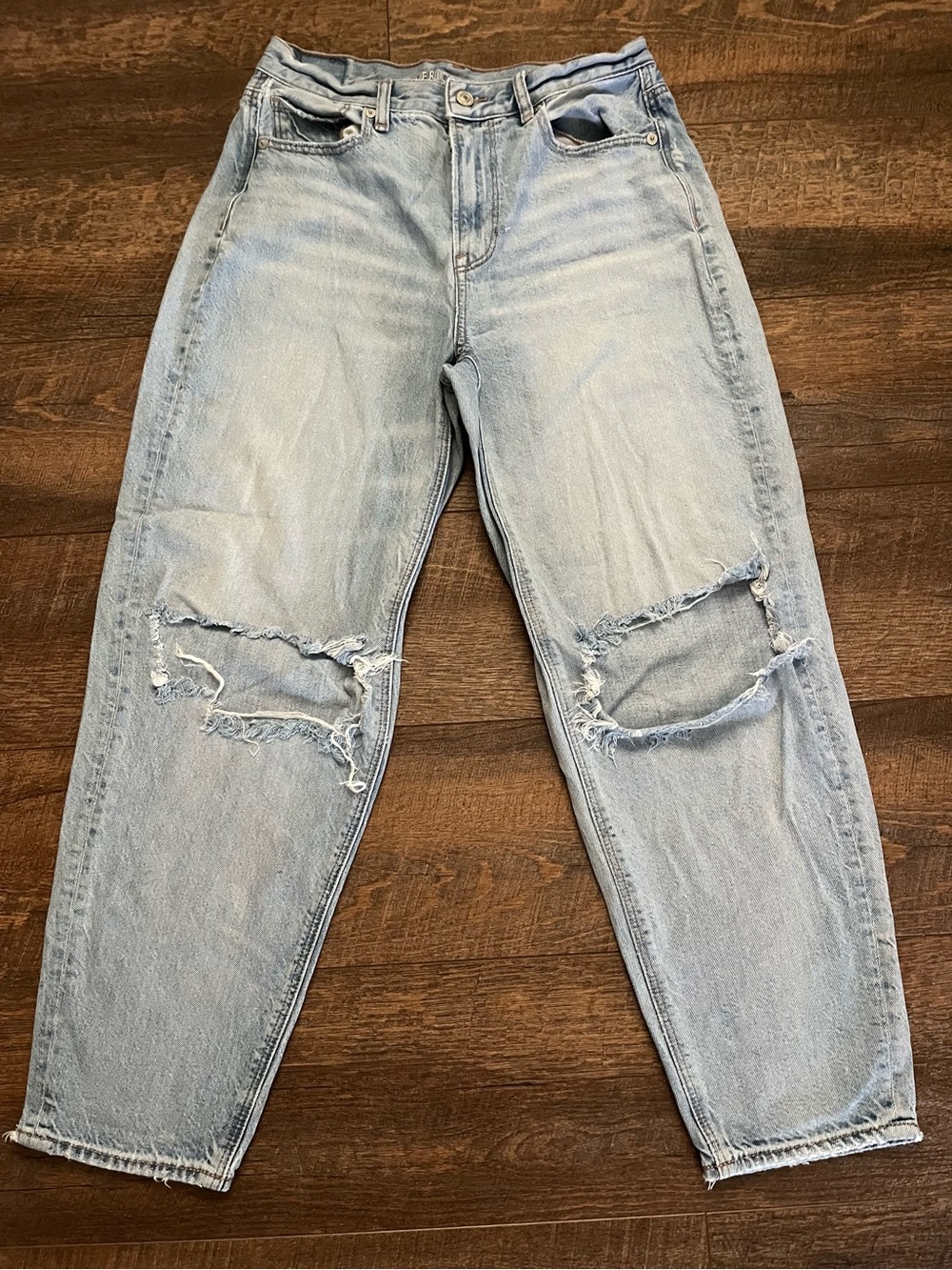 American Eagle Outfitters Light Blue Distressed Boyfriend Jeans